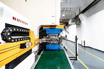 What is a multi-press tandem linear transfer robot stamping line